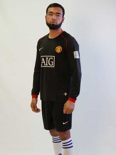 Retro manchester united qizil yengi uzun forma