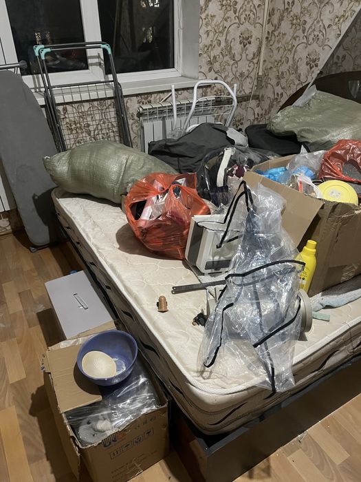 Кровать с матрасом