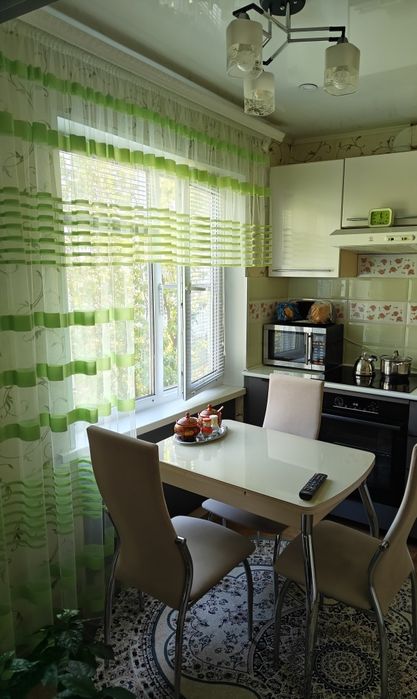 Продам шторы для кухни и гостиной