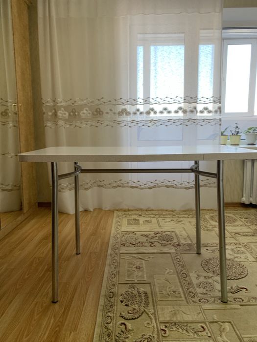 Кухонный белый стол