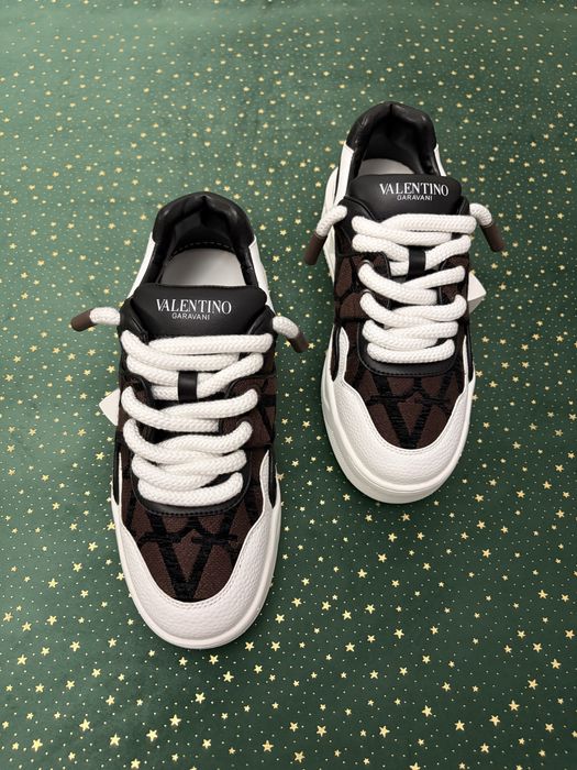 Valentino Garavani One Stud XL Toile Iconographe White Brown