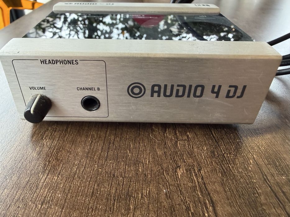 Native Instruments Audio 4 DJ