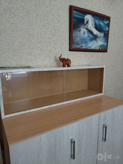 Книжные полки со стеклом
