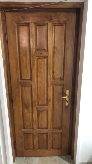 Usa intrare apartament lemn masiv nuc