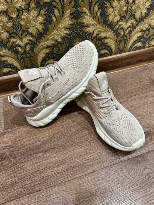 Продам спортивную обувь для девочки