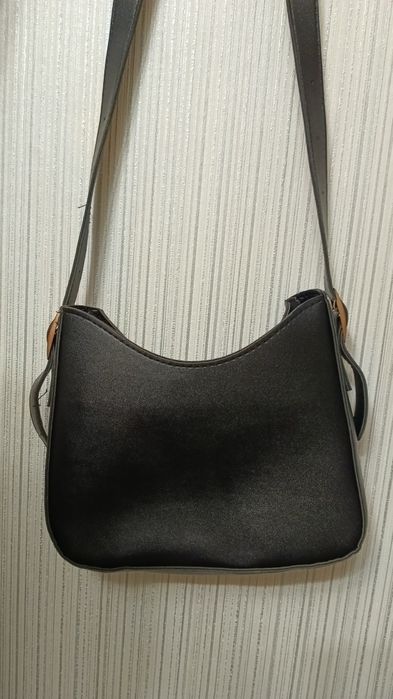 Сумка багет на ремешке