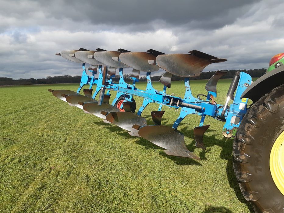 Lemken Europal 7 Claas Arion, Case Puma Belarus tortadi