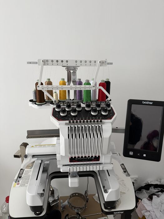 Masina de brodat Brother 1050x, ca noua, toate accesoriile