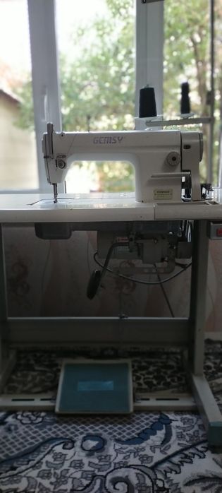 Tikuv mashinasi sotiladi