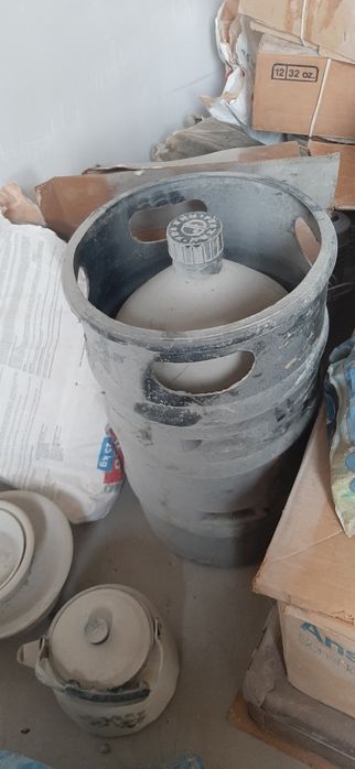 Бутыль стеклянный.