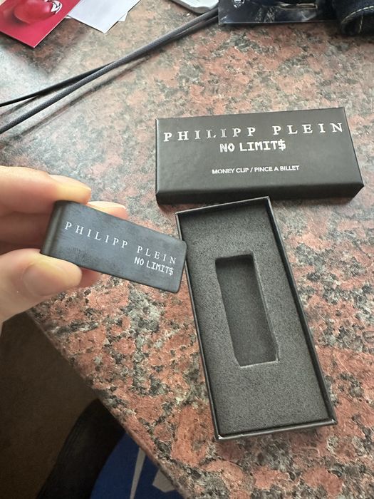 Щипка за пари Филип Плейн