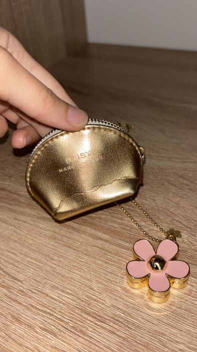 Lănțișor cu parfum solid și mini pouch - Marc Jacobs Daisy NOU