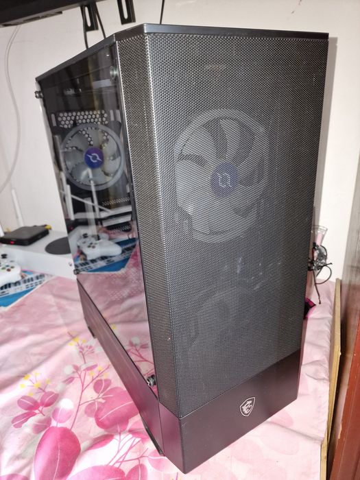 Vand carcasa MSI MAG force 110r negru cu ssd 1tb