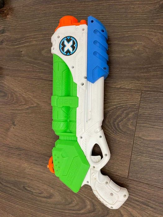 пистолет бластер NERF и водный бластер