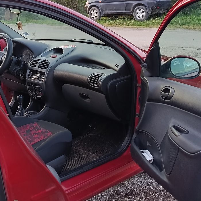 Пежо 206  1,4 /75  2006г.