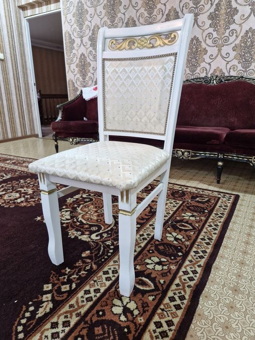 Продам стол стульями