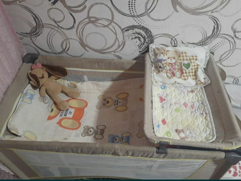 Детский кровать с манежом в хорошем состоянии