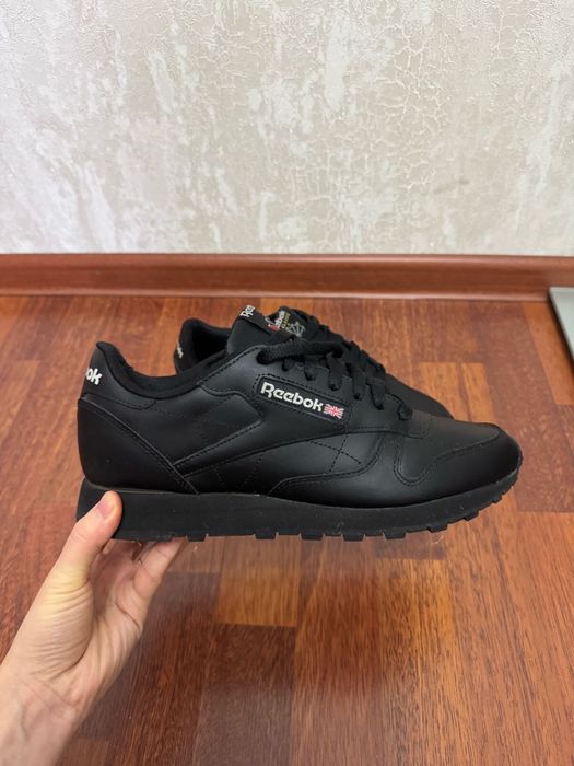 Продам кроссовки оригинал REEBOK