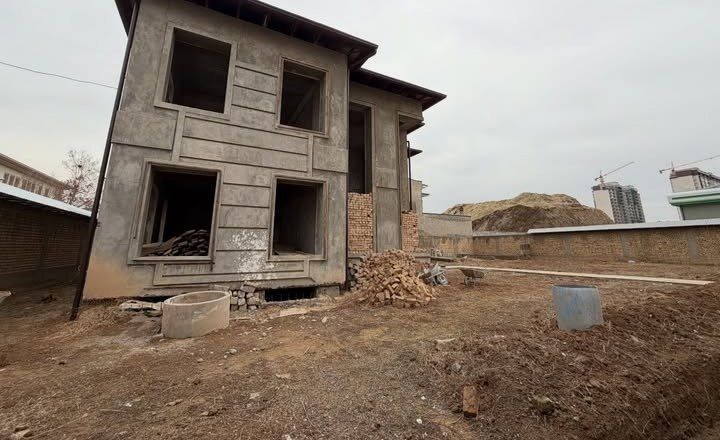 Yunusobod orientr High Town Mall 12 soti joy Sotiladi uglavoy  jeloy