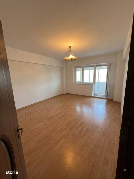 Apartament 3 camere, spatios,  renovabil