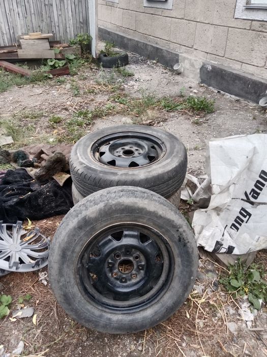 Продам зимнюю резину.