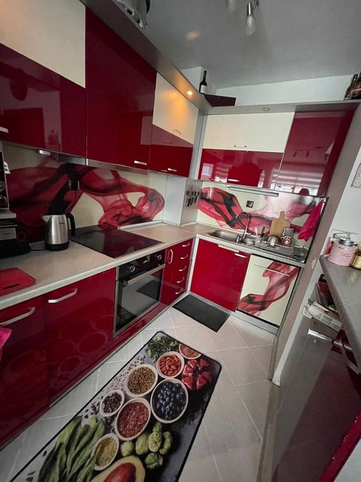 Тристаен апартамент в ж.к Зорница