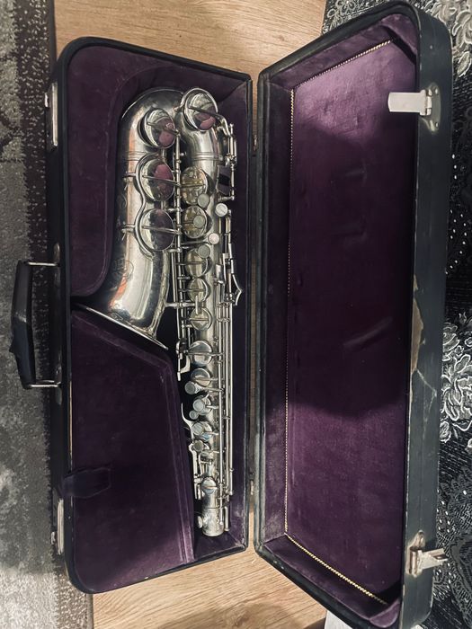Vând saxofon Hohner president