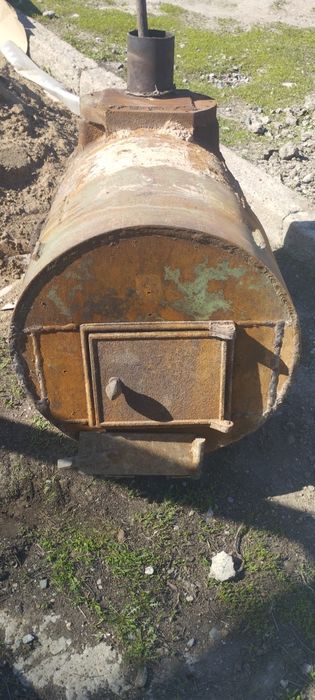 Печь, материал чугун/металл.