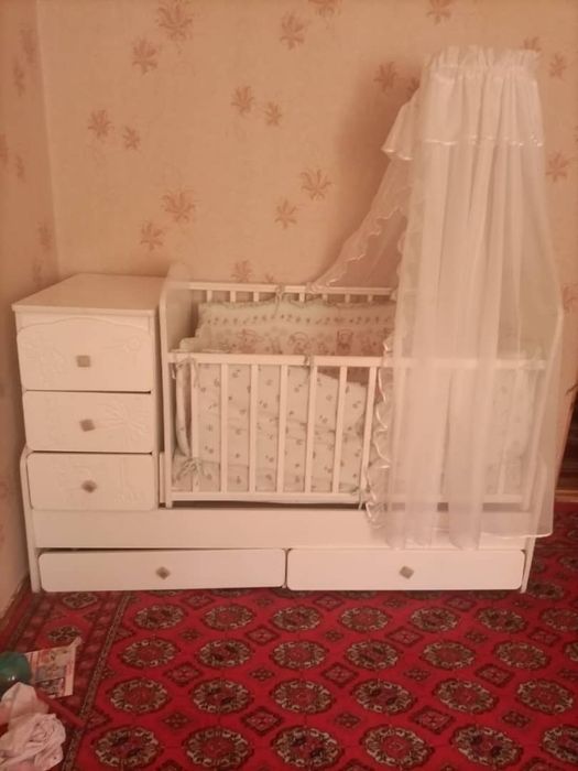 Детская кровать в хорошем состоянии