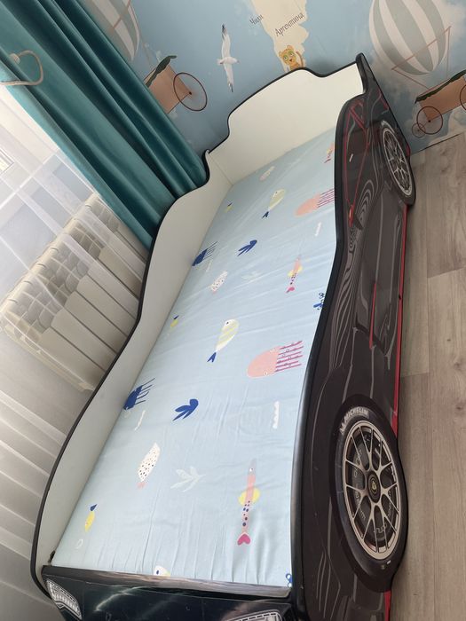 Детская кровать машинка