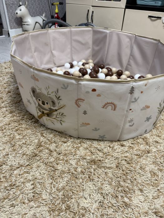 Сухой бассеин с шариками