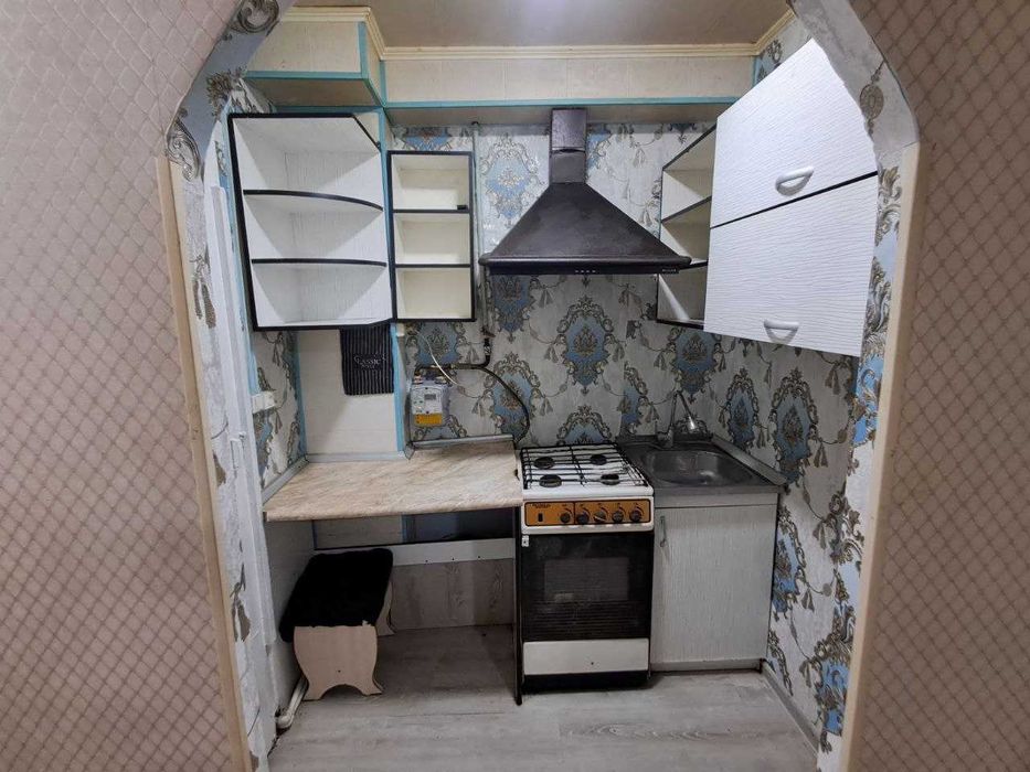 Фрунзиский Саёхат магазини 1қаватда 1хонали квартира сотилади.ID: 1602