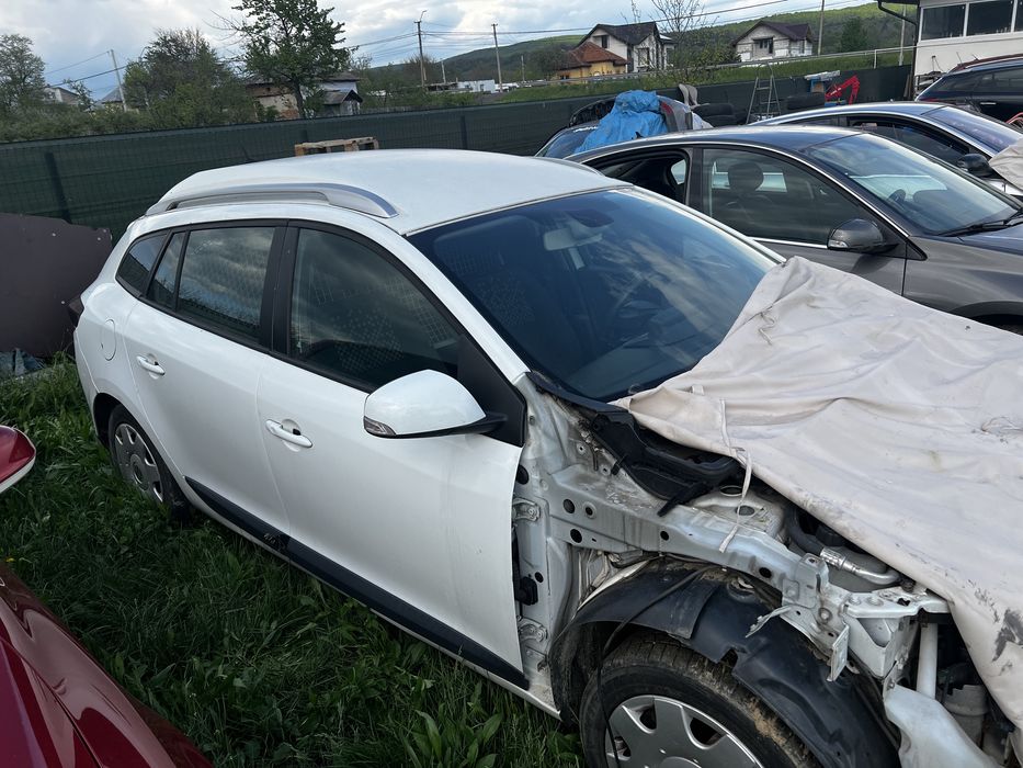 Dezmembrez laguna 3/ Megane 3 vezi foto