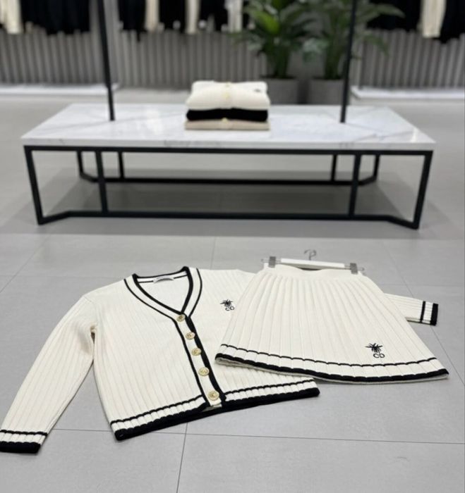 Уникален чисто нов комплект от две части