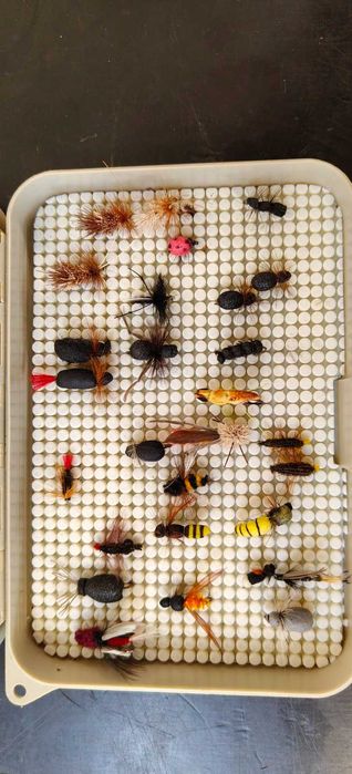 Менгеме + всички принад. за навиване на мухи за мухарски риболов