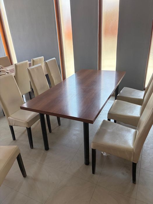 Vând mese-scaune-mobilier