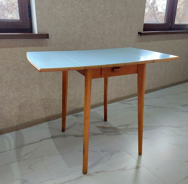 Продаю стол для кухни раздвижной