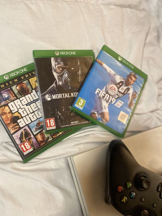 Xbox One S 1TB + 2 controllere + jocuri