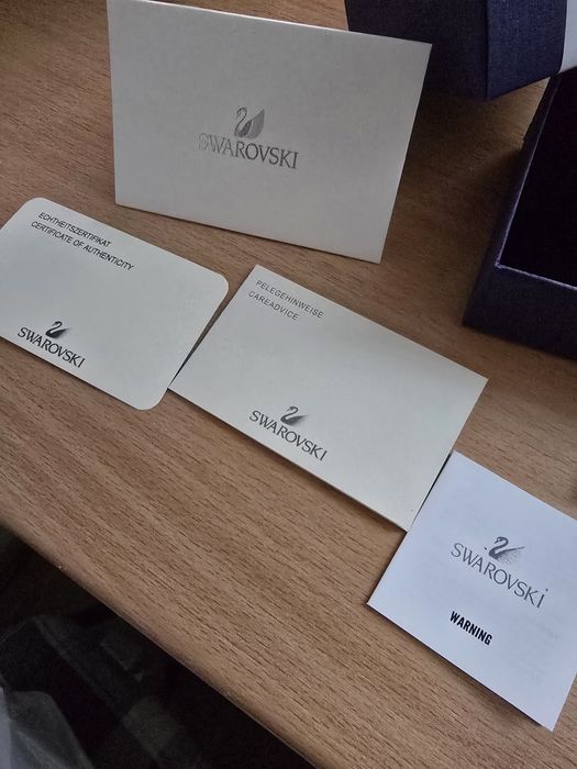 Pandantiv Swan
Tăieturi mixte, Lebădă, Roz