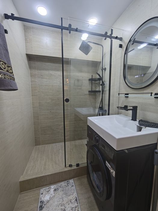 Без Маклер Ц2 детский мир 2х комнатная новая после ремонта.  Своя