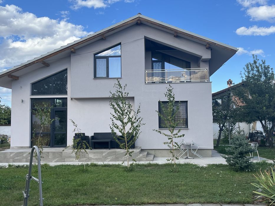 Дава се под наем Къща в Пловдив, Тракия - 250 кв.м за 1150 € - Снимка #1