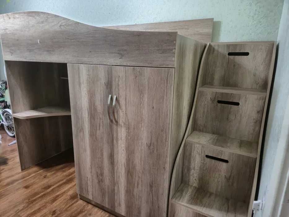 Детская кровать, двухэтажная, со шкафом и рабочей зоной