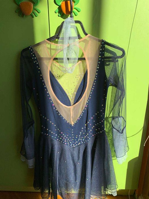 Състезателна рокля за фигурно пързаляне