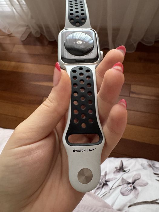 Часовник Apple watch SE nike 44mm
