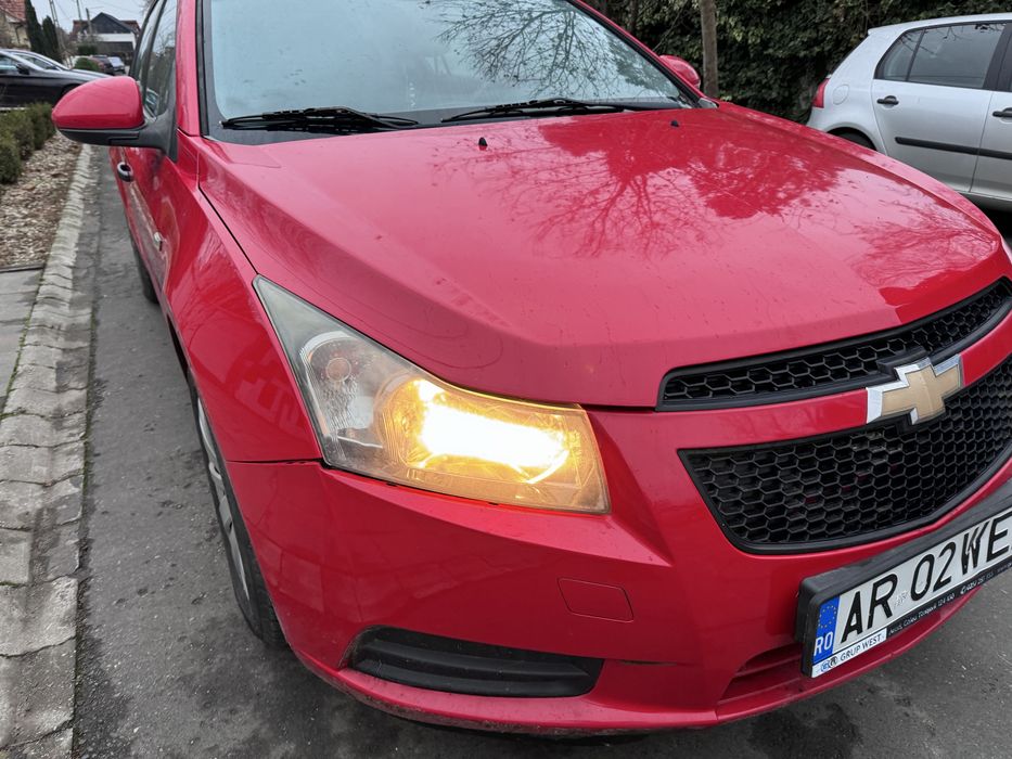 Chevrolet Cruze rosu 1.6 benzina