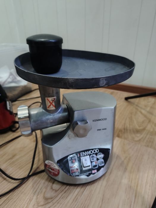 Продам электромясорубку