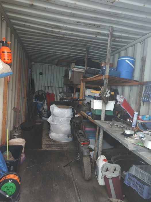 Контейнер с полками