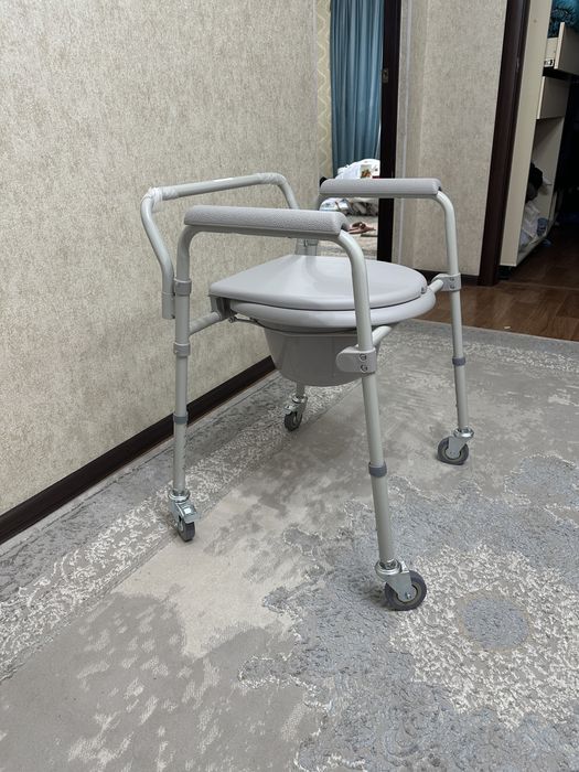 Стул-туалет для инвалидов новый