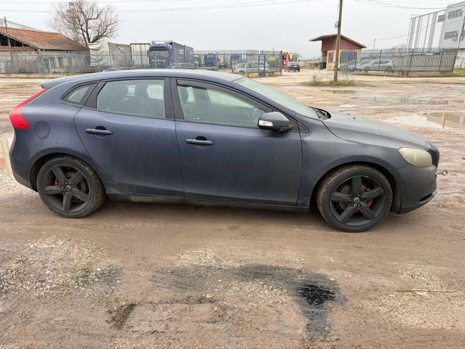 на части Volvo v40 1.6 2012 година