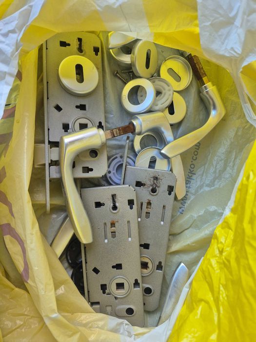 ИНТЕРИОРНИ ВРАТИ 3 БР. Като нови с брави, без касите